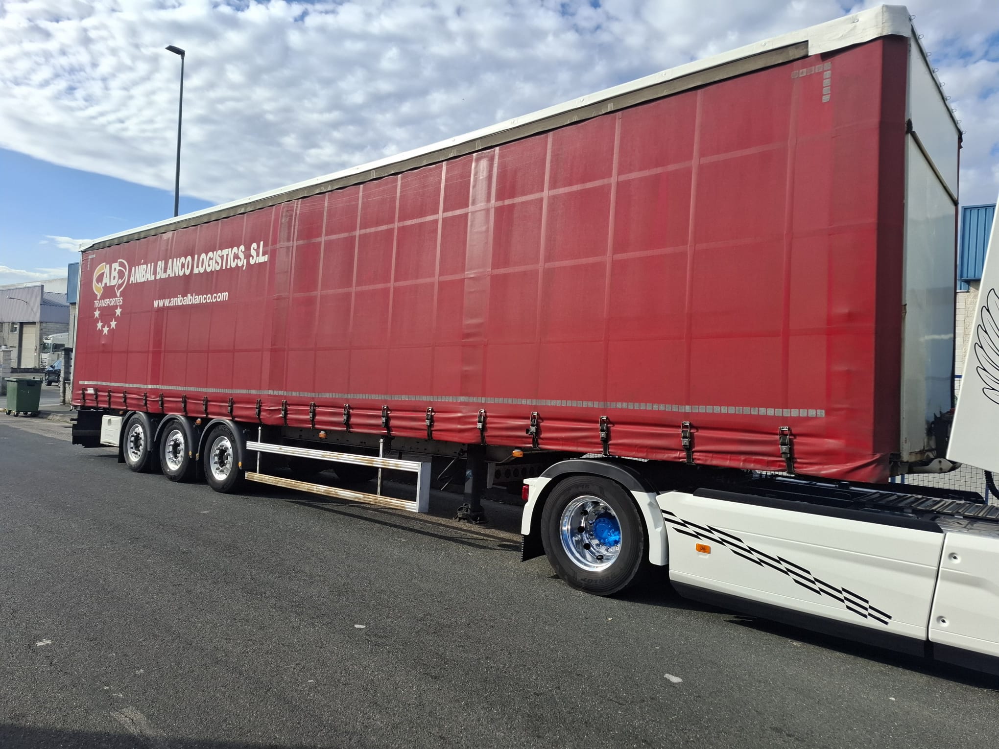 Imagen de WhatsApp 2025-10-13 a las 16.34